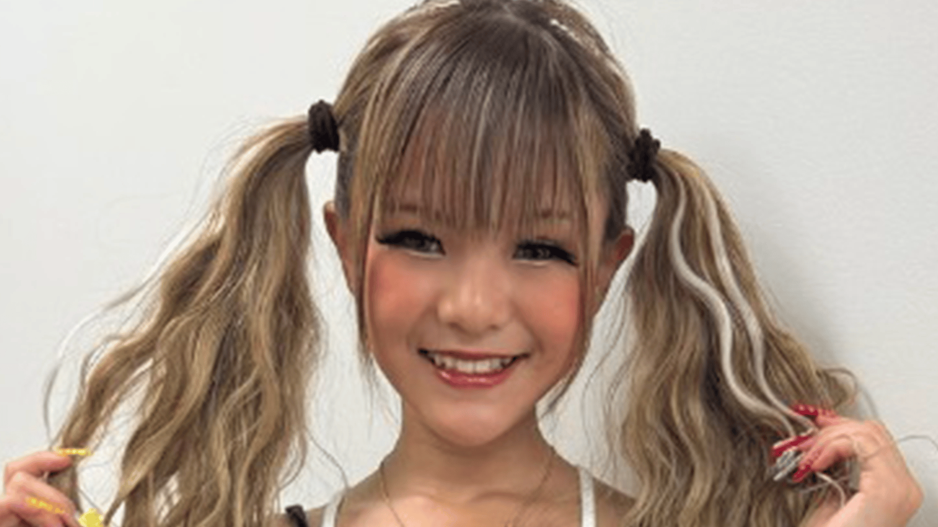 小学生のマンスジ 小学生ギャルモデル・りゅあ(12)海水浴を楽しむ姿に「スタイル良すぎ！」「腹筋割れてるのはすごい」などの反響 - ABEMAエンタメ - 話題のSNS  (ニュース) | 無料動画・見逃し配信を見るなら | ABEMA