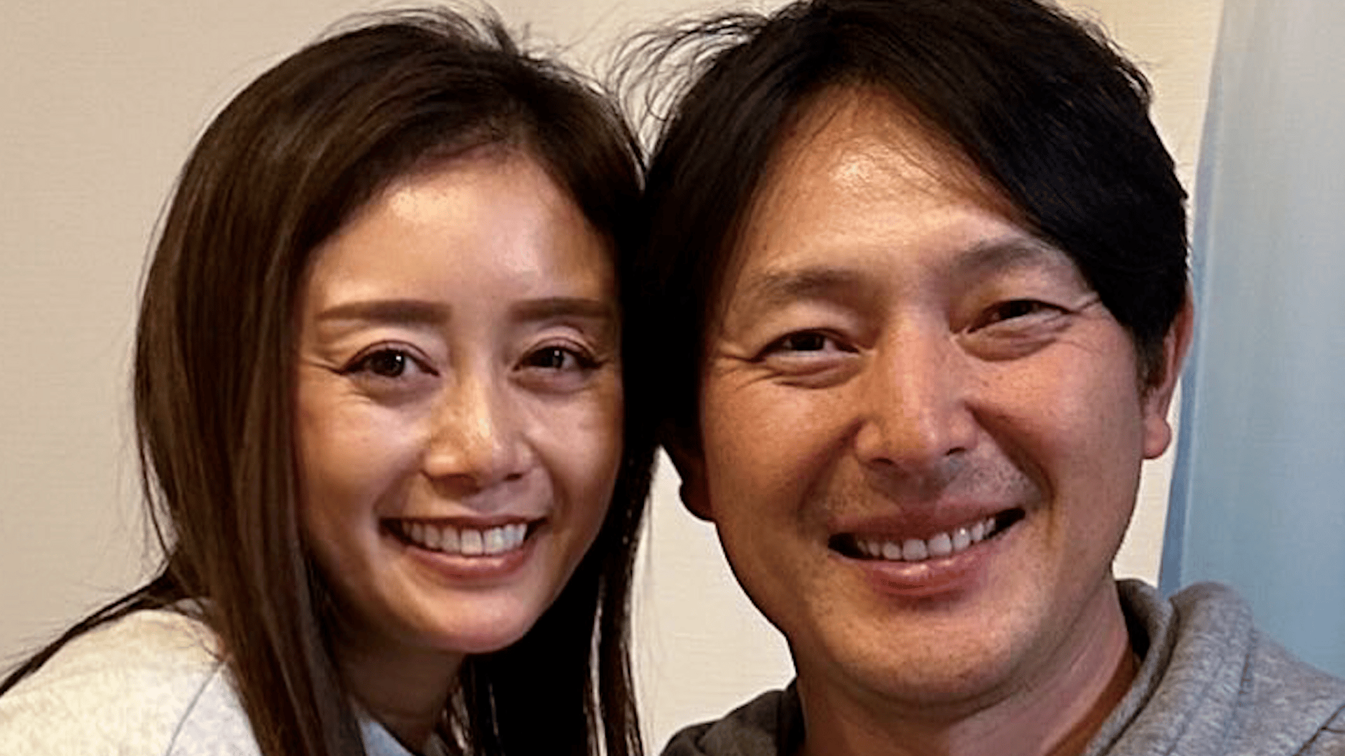 元メジャーリーガー・岩隈久志さんの妻・まどかさん(42) アメリカにあるプール付きの豪邸で家族とリラックス