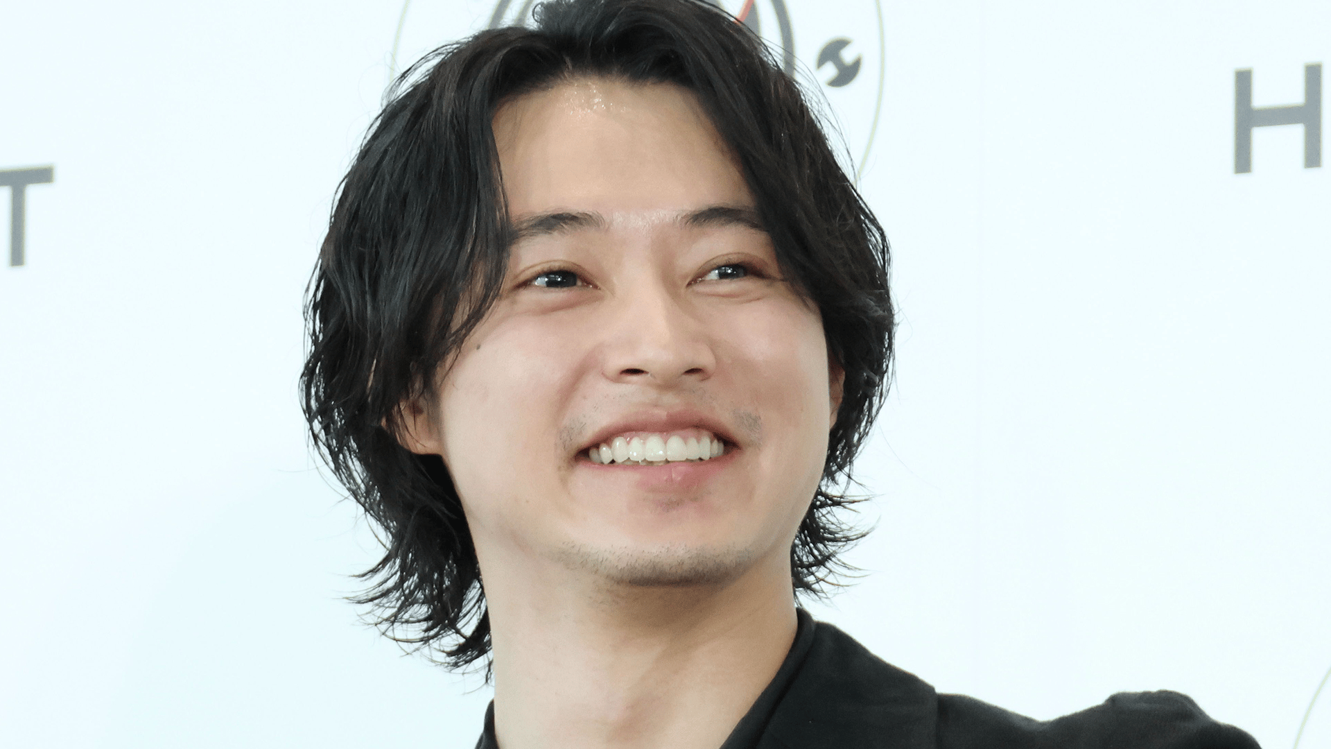 山﨑賢人(31) 喜びの報告に三吉彩花 朝比奈彩らが祝福 ファンからも