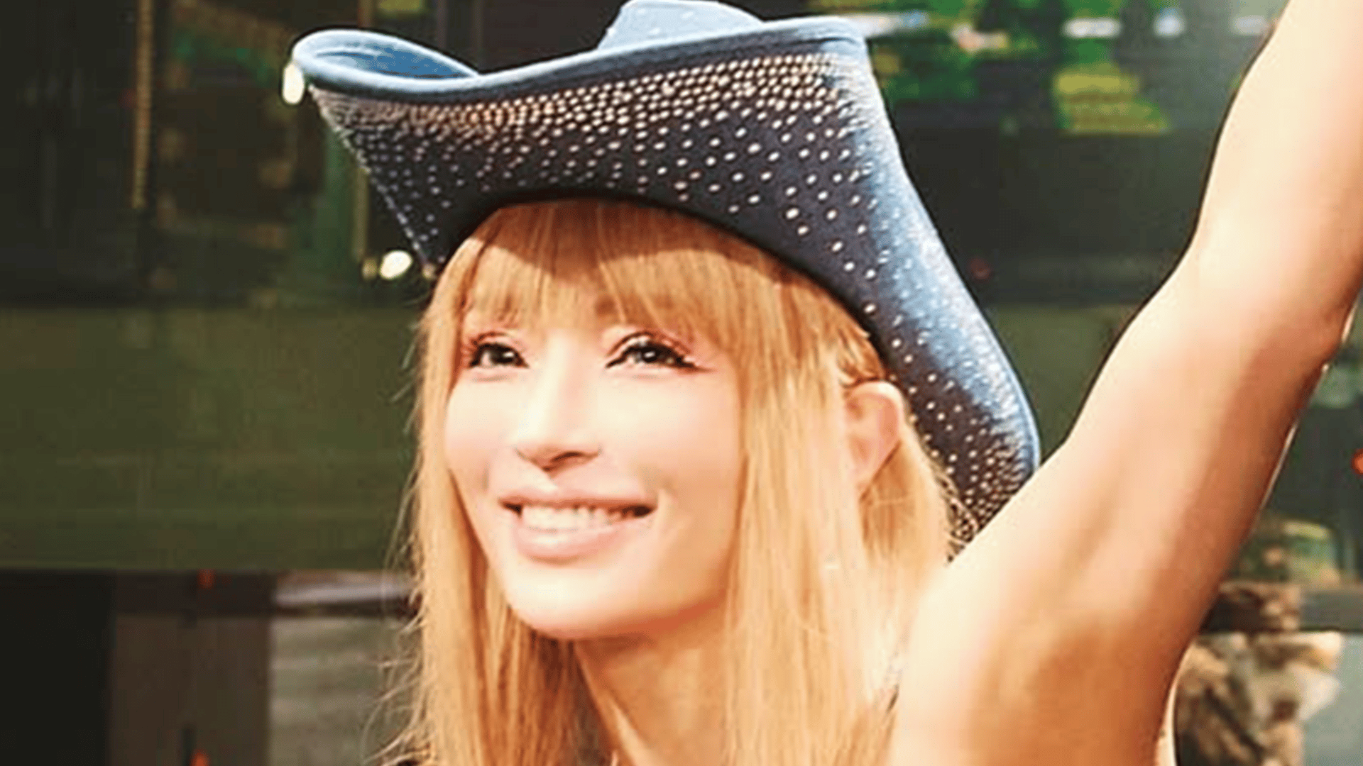 47歳には見えない”と話題・浜崎あゆみ(47)ライブでの派手な衣装姿に