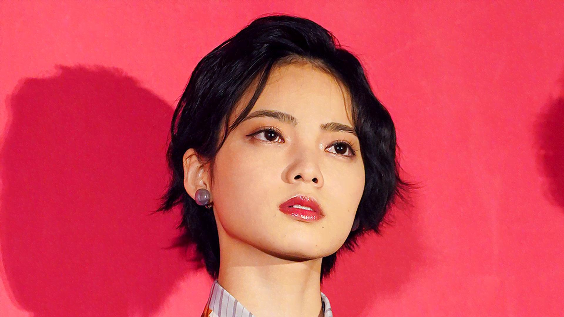 “激変した姿が話題”平手友梨奈(24) 腕のタトゥーが見える金髪ショットに反響「お人形さんみたい」「透明感すごくて妖精」 - ABEMA ...