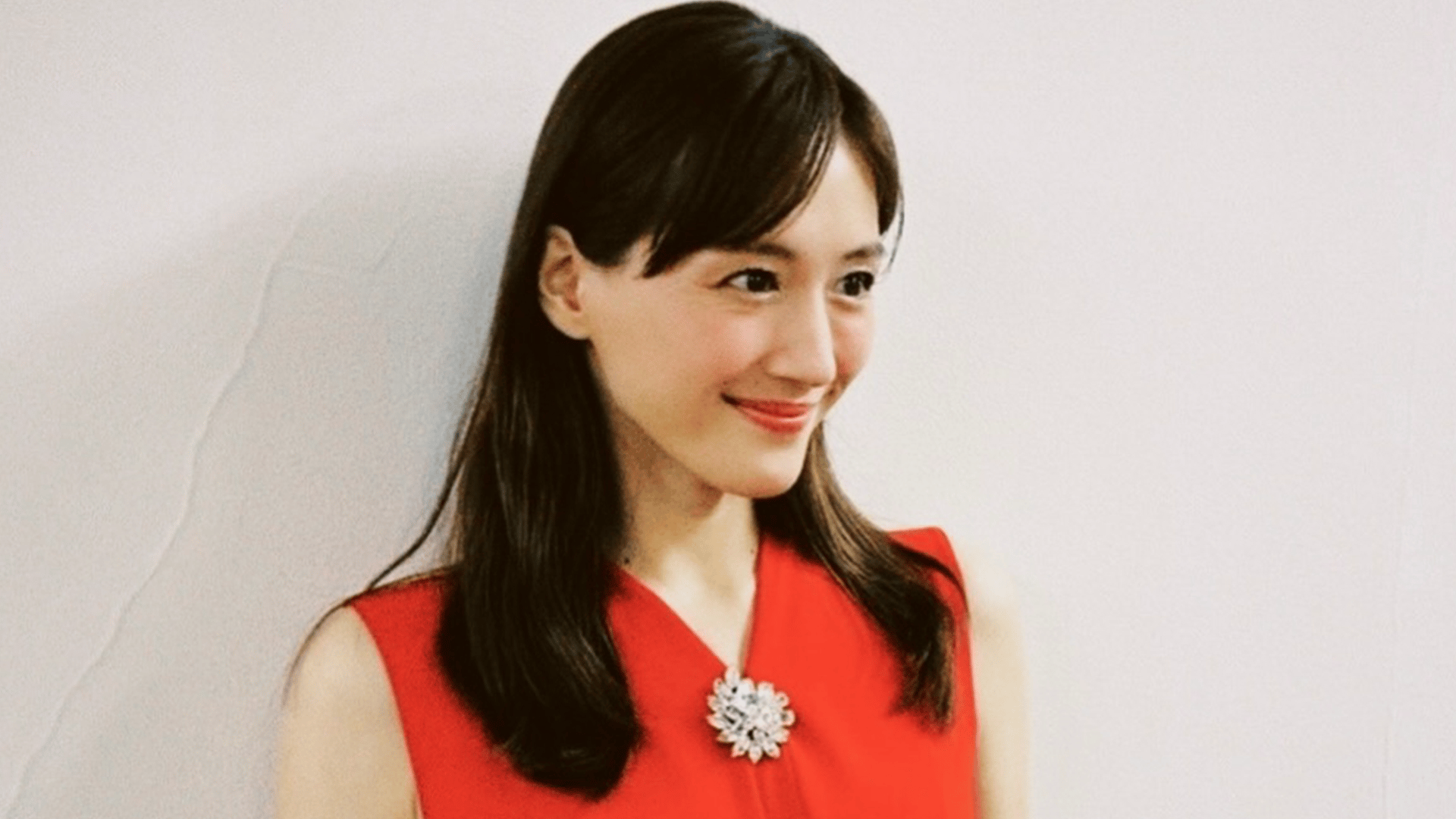 ベッドでの無防備な姿が話題”綾瀬はるか(40) 激変ショットに反響「何し 