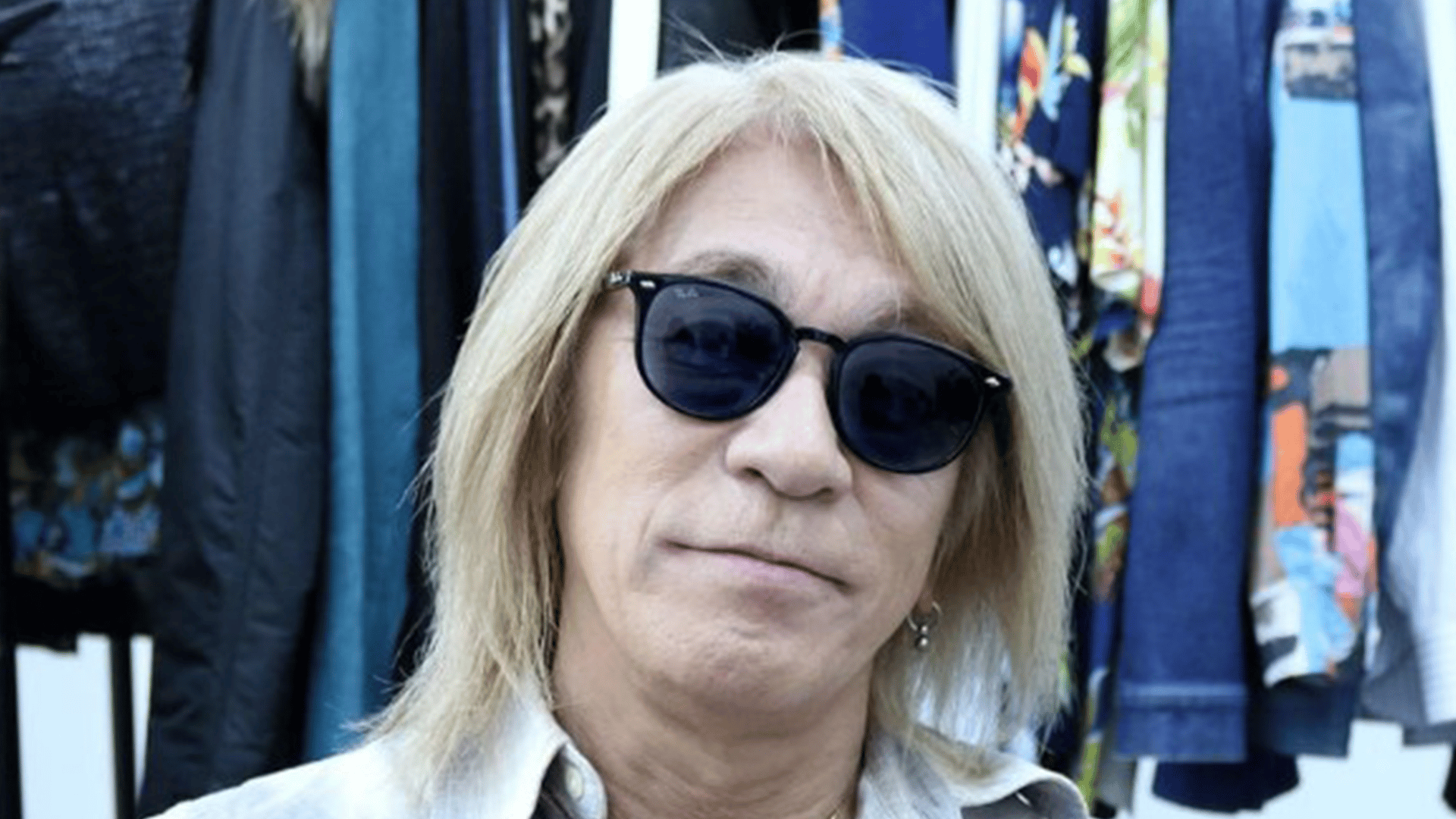 6月に療養発表の「B'z」松本孝弘(64) 稲葉浩志(61)との最新ショットに