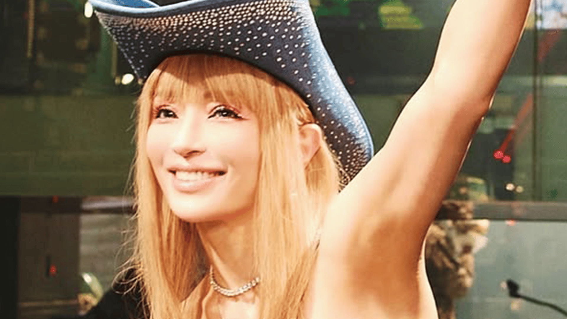 息子たちを公開し話題・浜崎あゆみ(47) クリスマスの朝に子どもが大