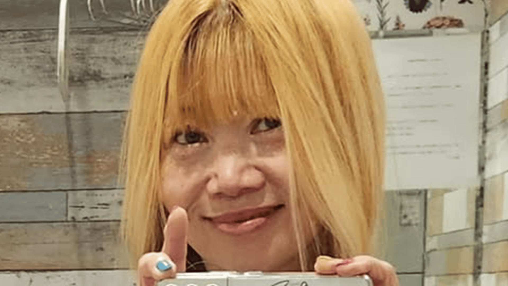奇跡の67歳”と話題の打首獄門同好会・junko“ギャル服”筋トレ動画に