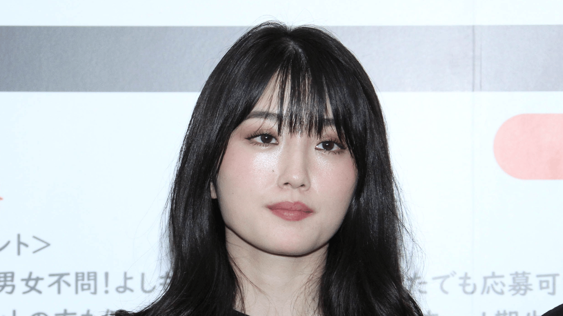 かわいすぎる新喜劇女優”小寺真理(34) お尻のケアをする“衝撃写真”｢目 
