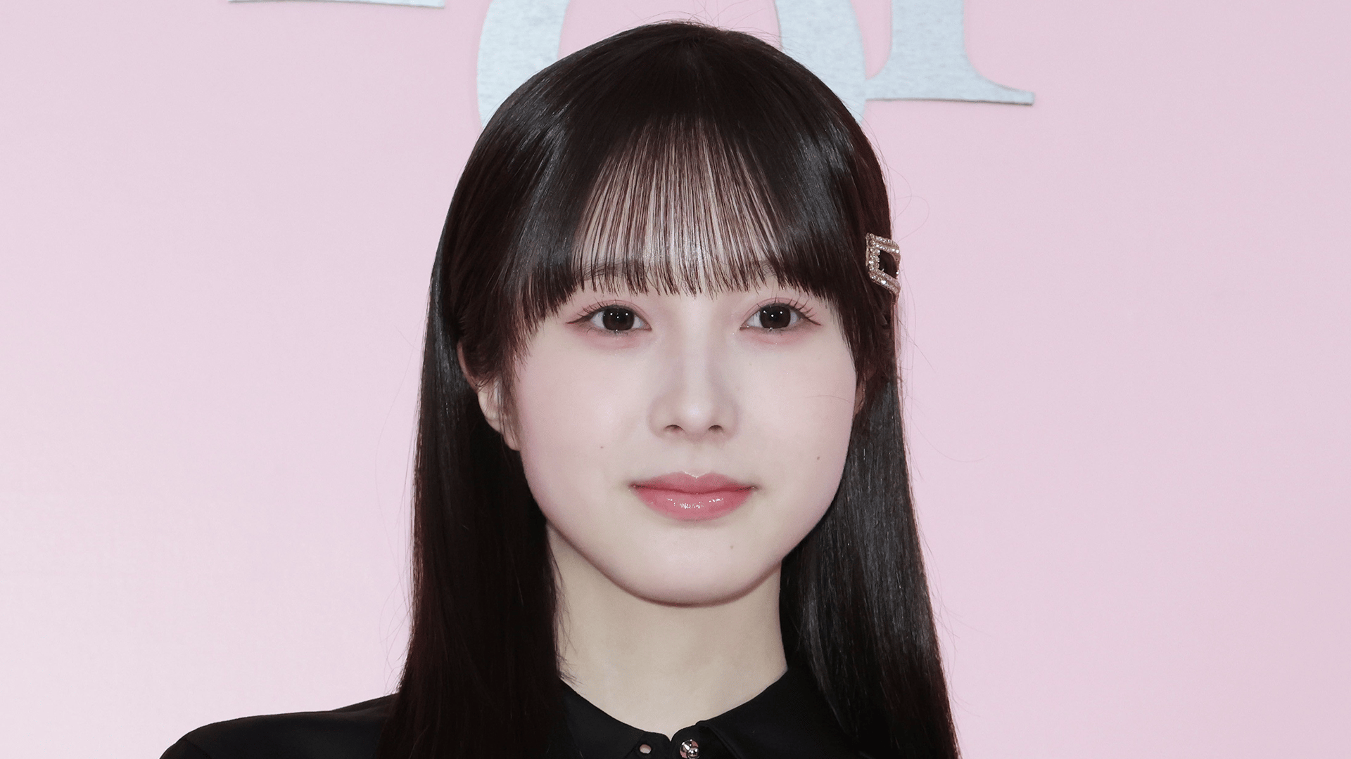 本田紗来(18) 高校卒業を報告「偏差値68!?」「顔もスタイルも頭脳も全部最強すぎて」両親との親子ショットも公開