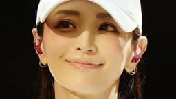 “ぴっちぴち”息子の服を着た姿が話題・浜崎あゆみ(47)おへそが覗くリハ中の姿を公開