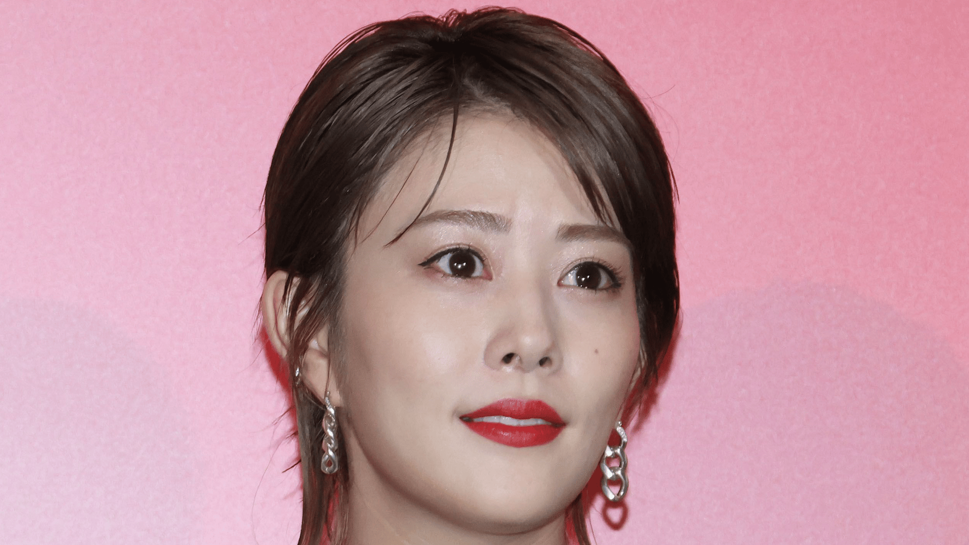 夫・岡田将生(36)との“密着ショット”が話題 高畑充希(34) 出産後初の姿にネット驚愕  「綺麗すぎてビビる」「ママになっても可愛すぎ」