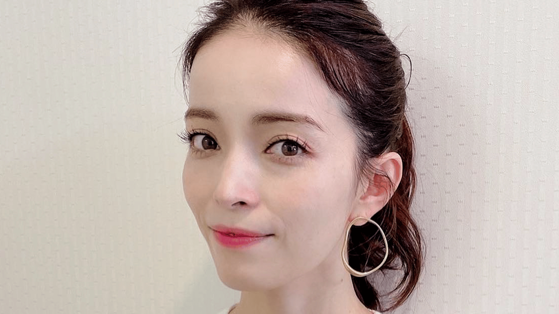 知念里奈(45)身長190cmバレエダンサーの長男 20歳誕生日を祝福「ドイツに渾身のムービーを送りました」