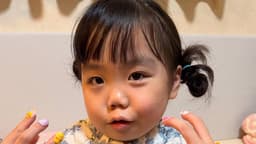 先天性疾患による低身長・りおなちゃん(9)先生の話を真剣に聞く姿