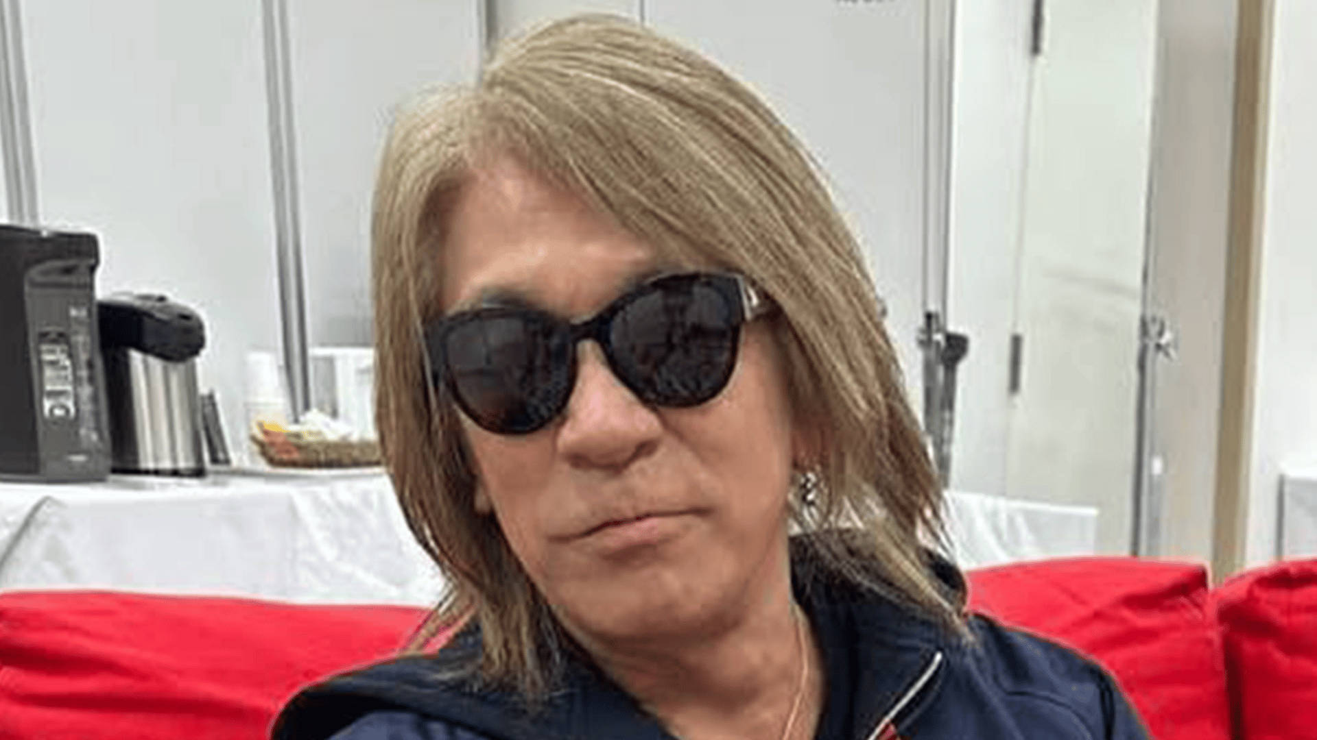 療養していたB'z 松本孝弘(65) 最新ショットに反響「ご無理なさらぬ
