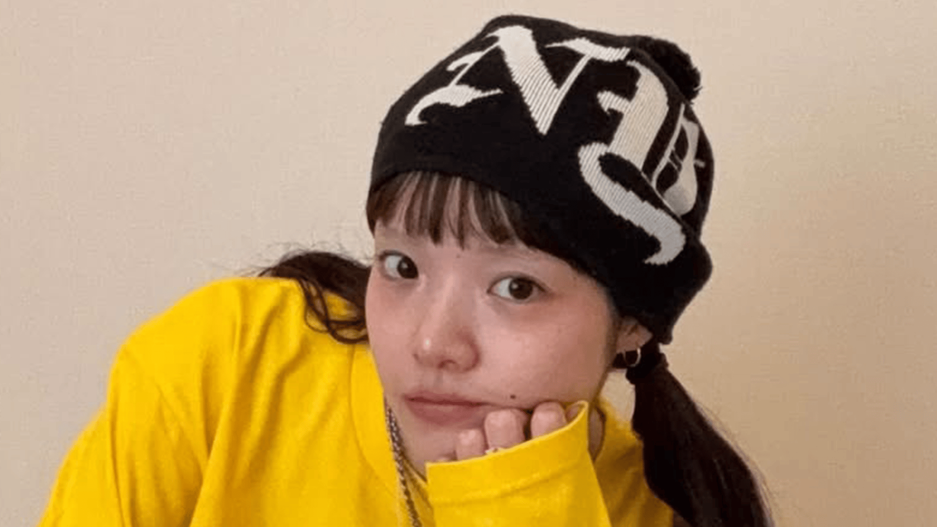 あいみょん(31) 腕のタトゥーがチラ見え 最新ショットに反響 - ABEMA