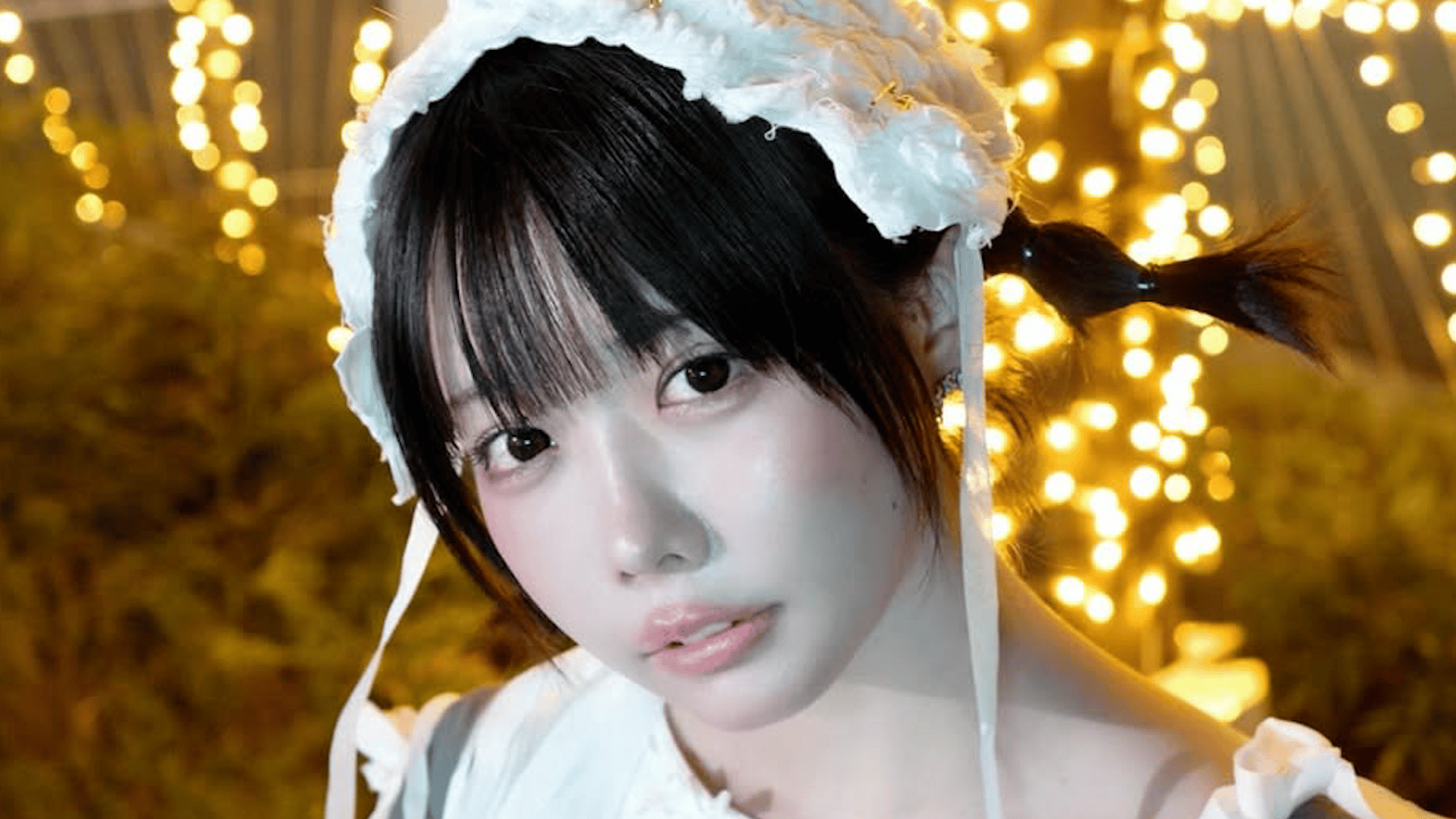 あのちゃん 美脚際立つ超ミニスカ姿を披露 自然体オフショットにファン