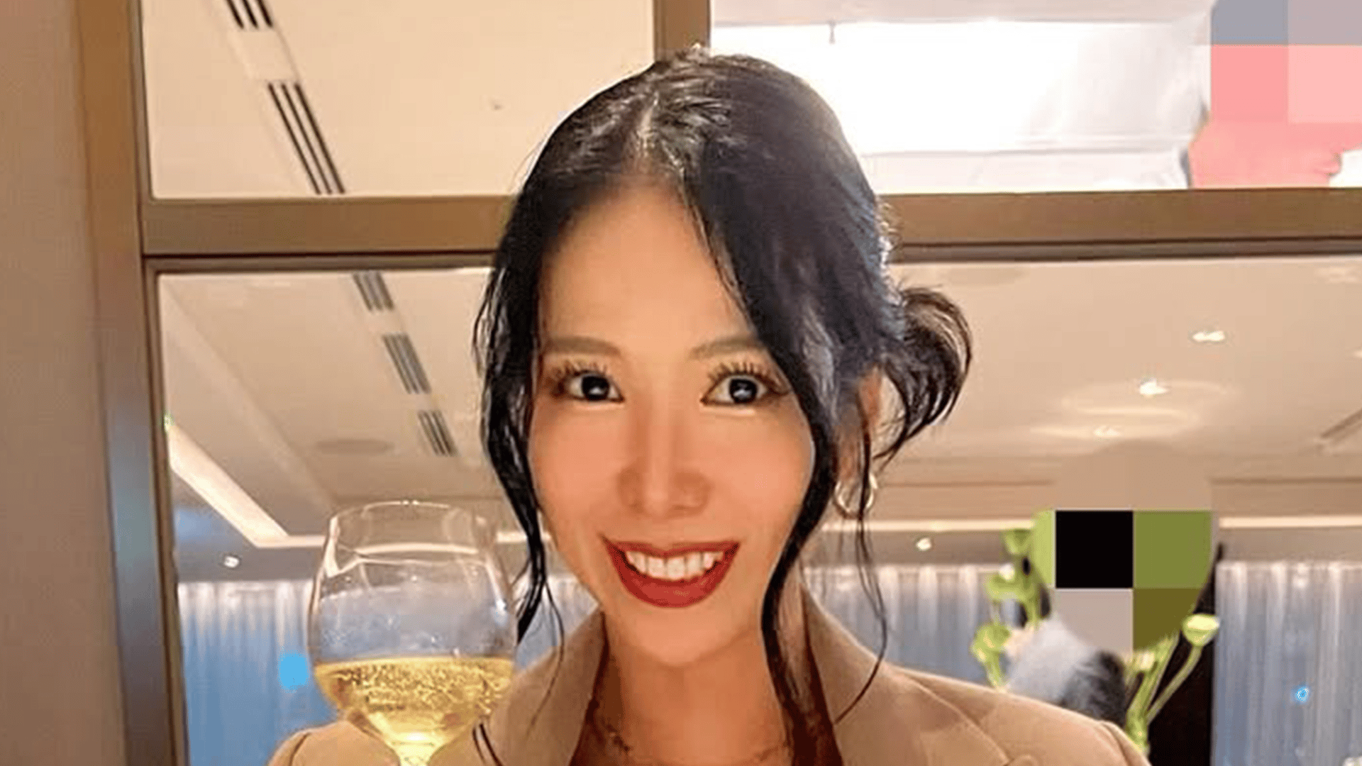 紅蘭(36)“億超え”現金一括購入した自宅の庭でバーベキューやプールを 