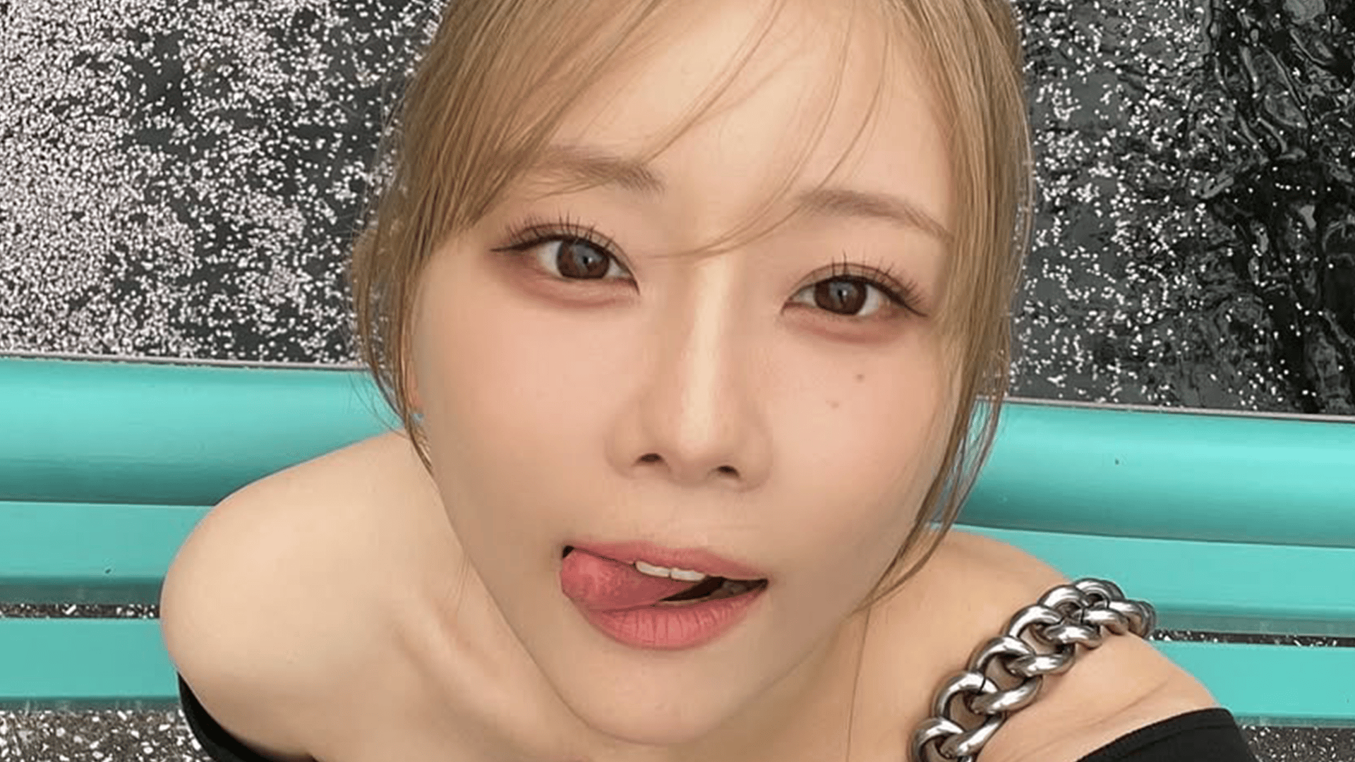 水着姿が話題・重盛さと美(37)「スタイル神！」ヘソ出しコーデに絶賛の