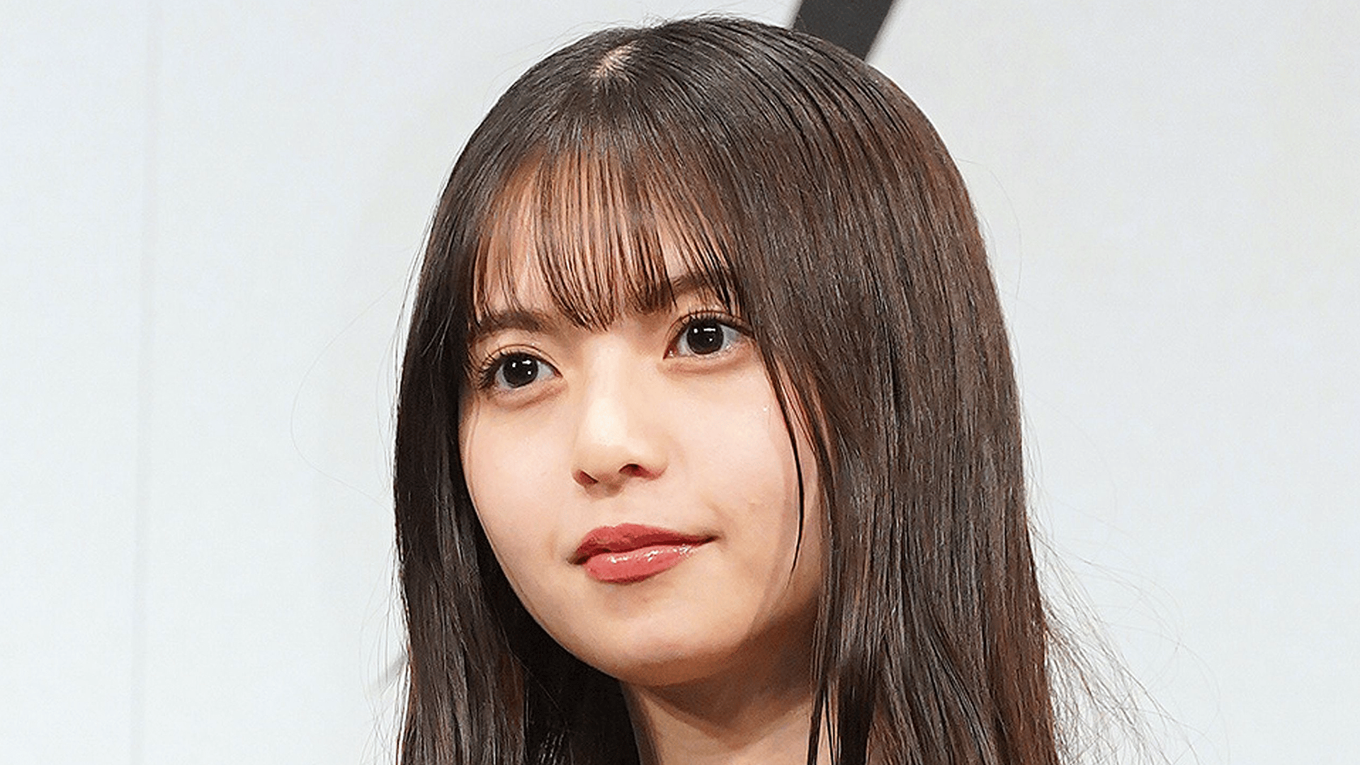 あのちゃん 美脚の見えるファンにもらったワンピース姿とネックレス