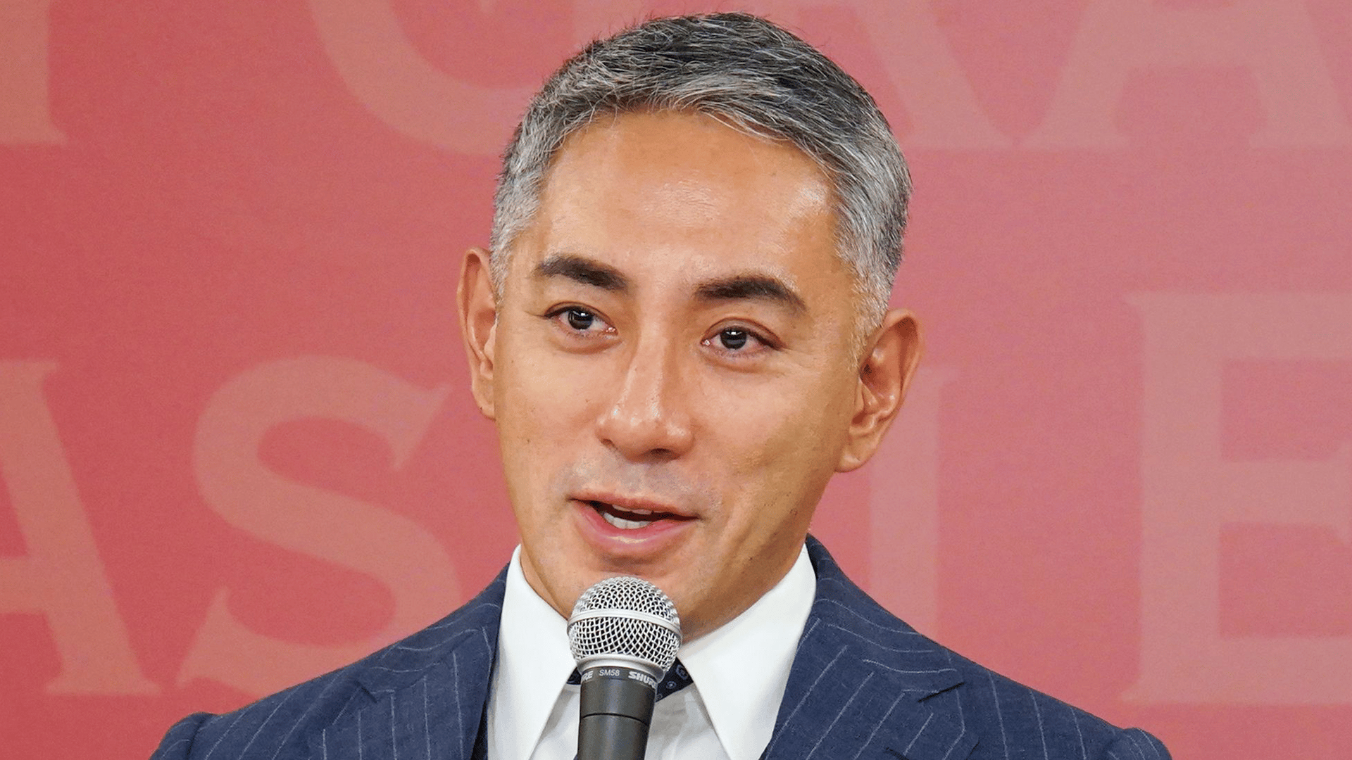 市川團十郎(48) 生前の妻・小林麻央さんと写る家族ショットに｢いとおしいですね｣｢胸が熱くなりました｣ - ABEMAエンタメ - 話題の ...