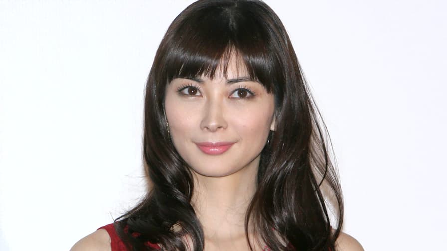 ABEMAエンタメ - 伊東美咲 46歳の誕生日を迎え変わらぬ美貌にファン感激！