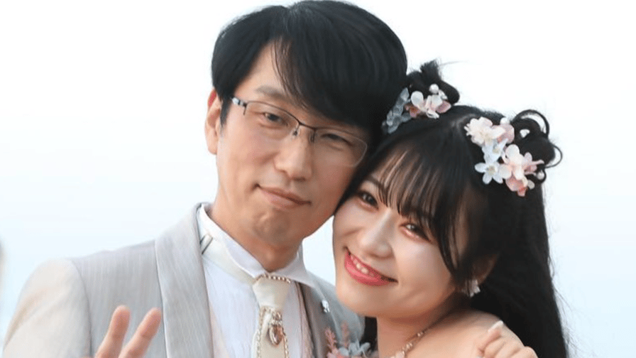 ABEMAエンタメ - 元アイドルと元ファン 27歳差の夫婦「ともえとみっちゃん」結婚4年記念日