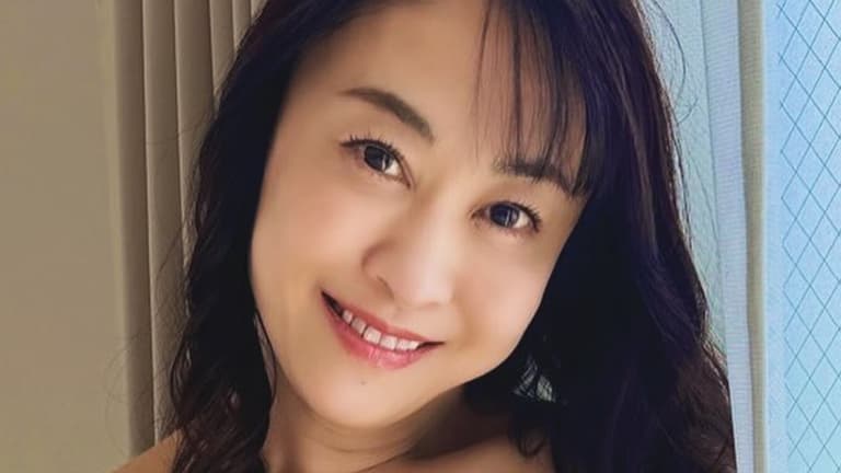 素人熟女顔出し露出画像
