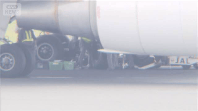 羽田空港発のJAL機 緊急着陸 滑走路下の金属板が地上に - 最新の社会 