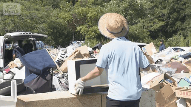 熊本地震 宇城市で災害ごみの回収始まる 住民が片付けに - 最新の社会