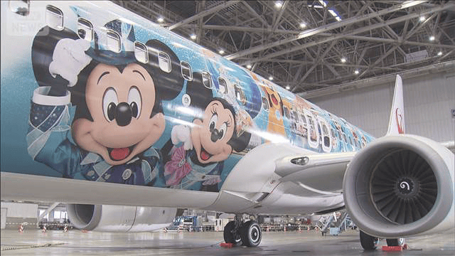 JAL ディズニー特別塗装機 ディズニーシー開園25周年 JALが特別塗装機お披露目 来年4月まで日本