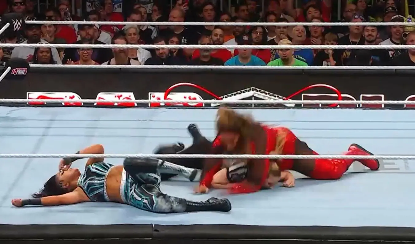 美人レフェリーを"大女"王が…"半失神"の惨劇