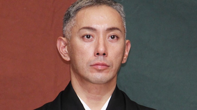 市川團十郎 12歳の長女・麗禾と散歩する姿に「笑顔が麻央ちゃんだ」