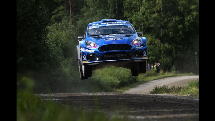 ジャンプするラリーカー