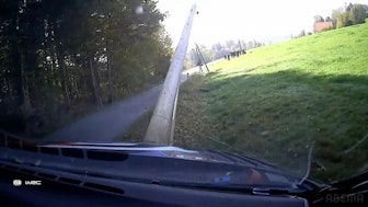 トヨタの世界8冠ラリー王者が“絶叫” 電柱直撃クラッシュで「NO!」 快走が暗転…リタイアの大波乱シーン WRC